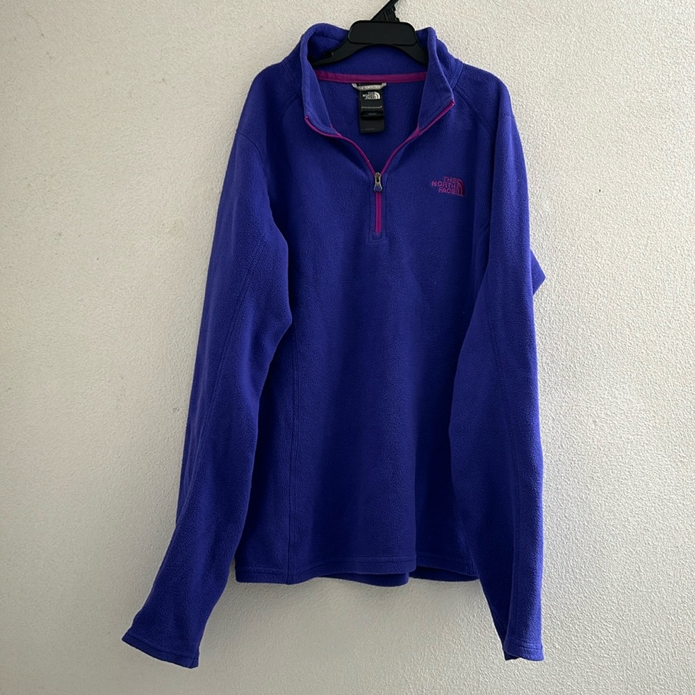 🦋 The North Face Blue and purple women’s pullover! Size Small!
